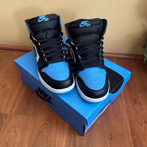 Air Jordan 1 Retro High OG GS - Picture 3 of 10